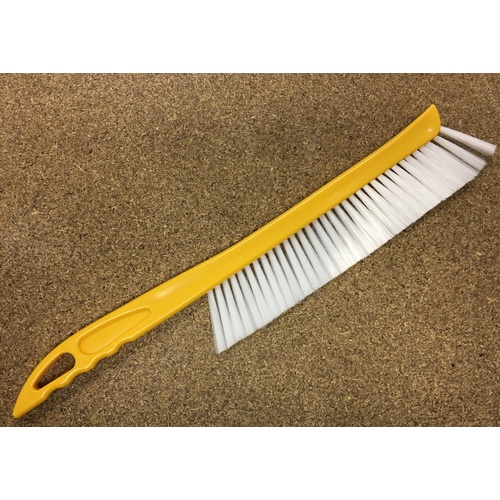 Long bee brush - plastic handle